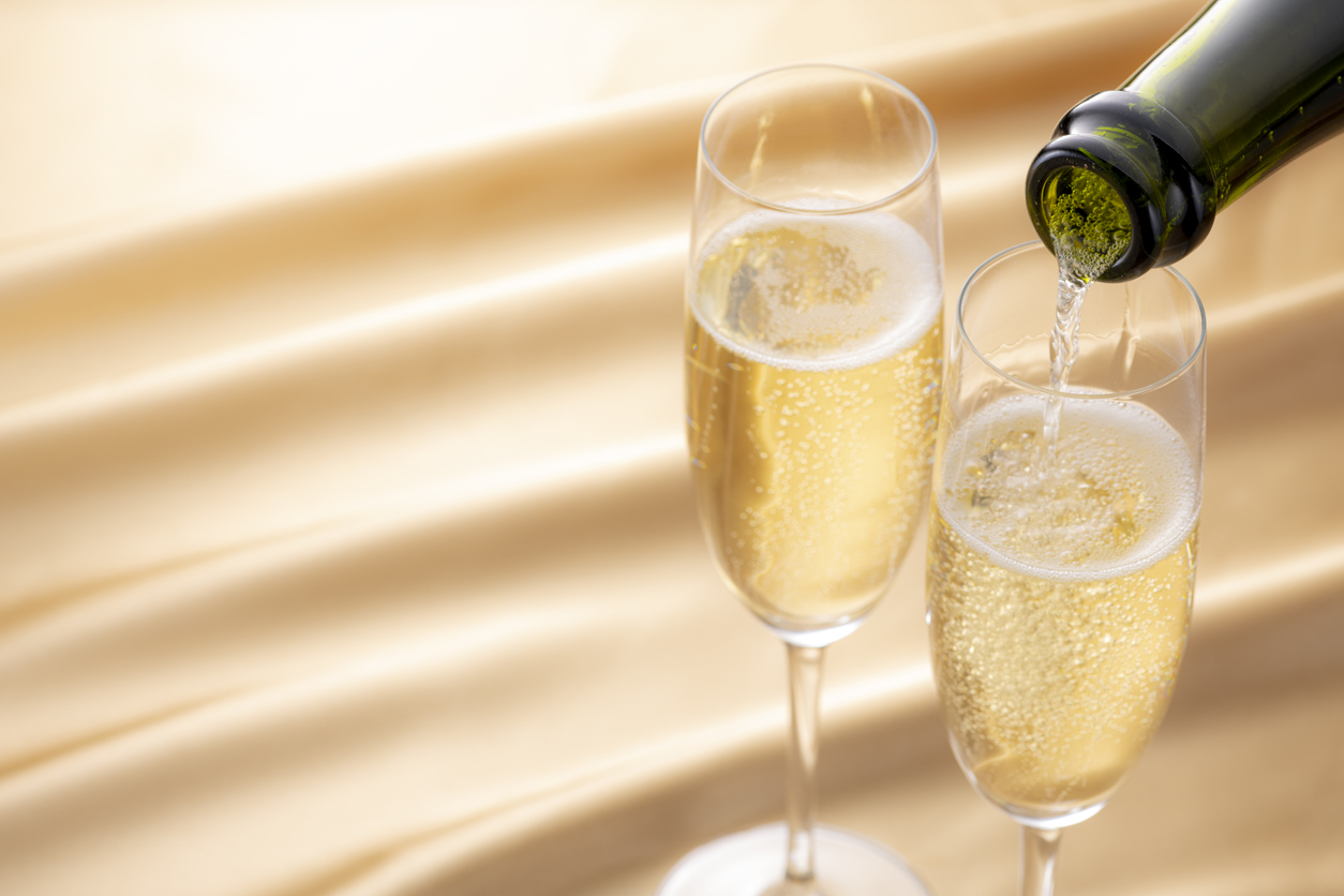 champagne pouring